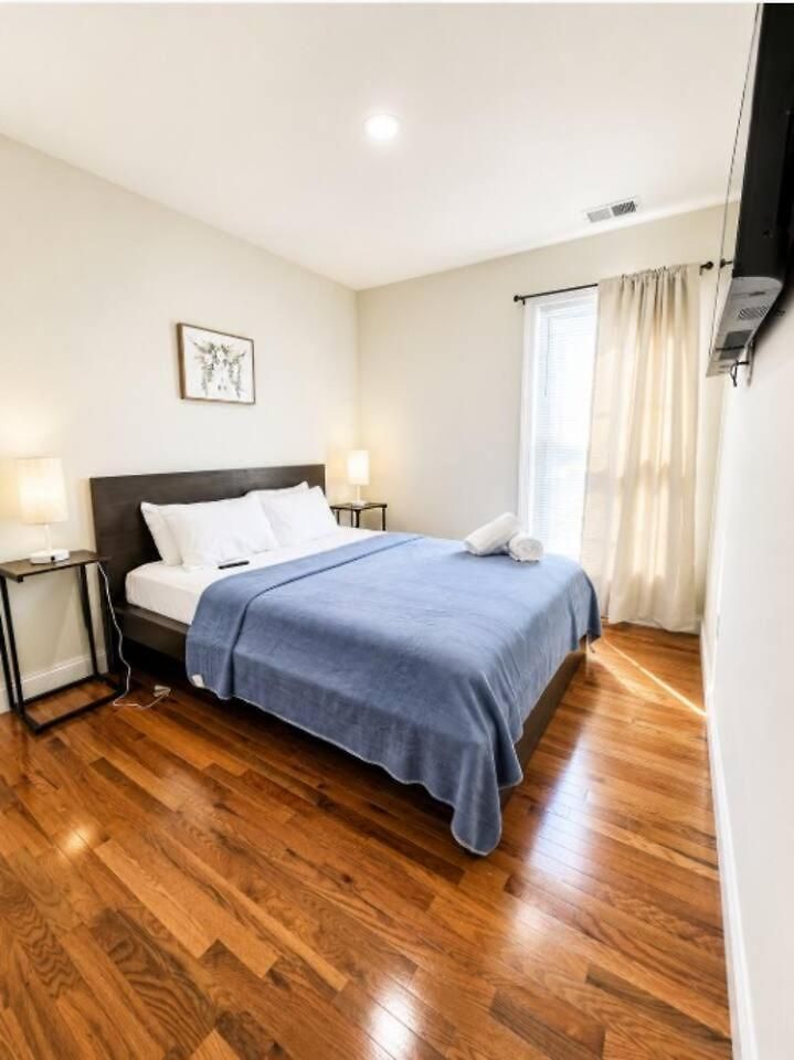 Apartment A New 3 Bedroom 4 Beds 2 Bath, 3 Boston