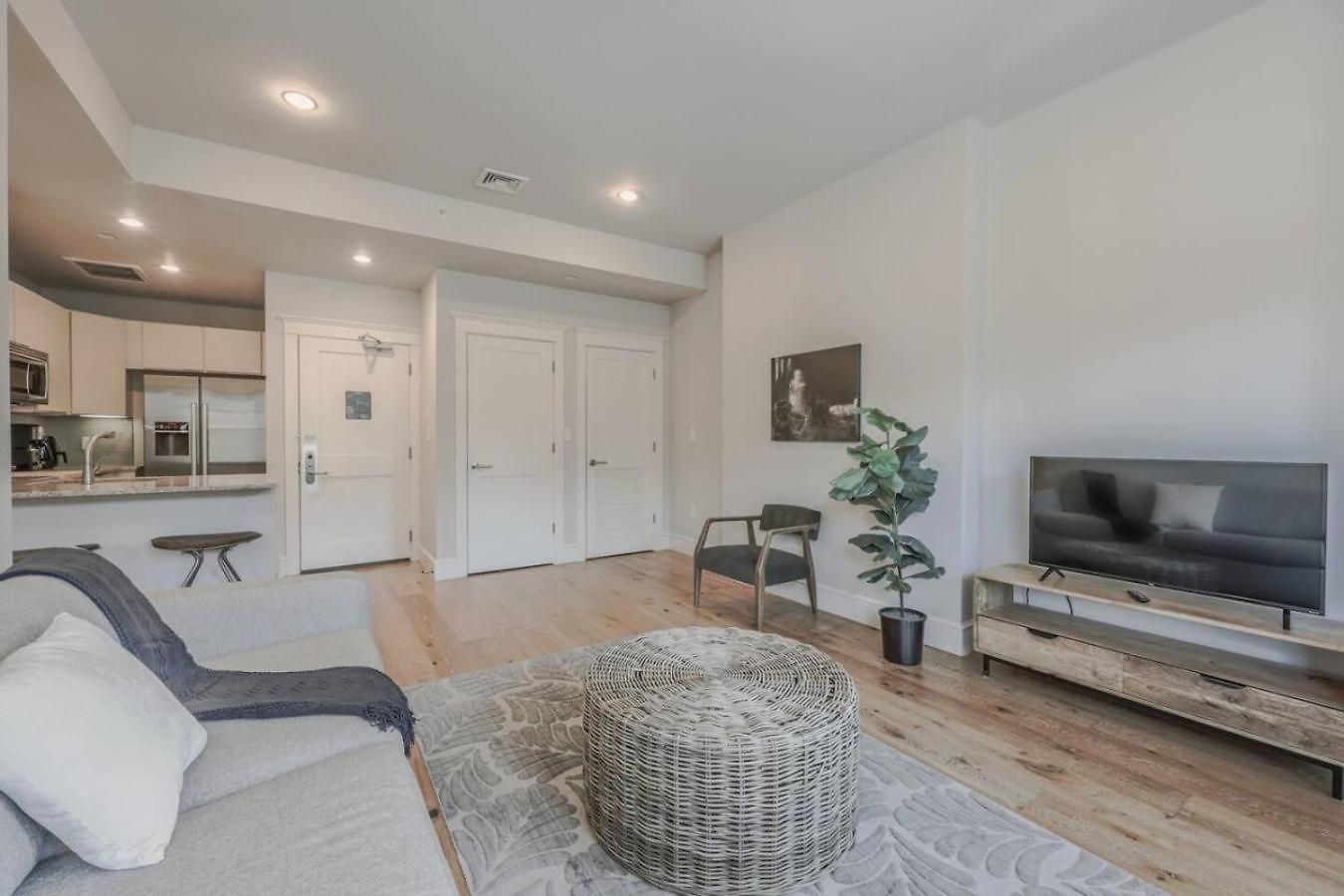Spacious 1bed 1bath In Back Bay