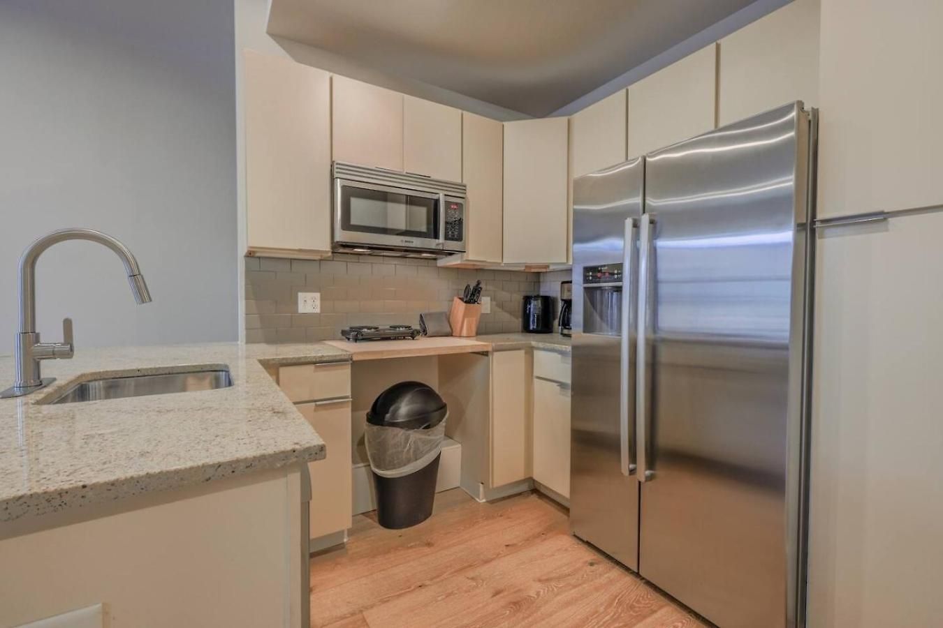 Stylish 1br Newbury St Apartment