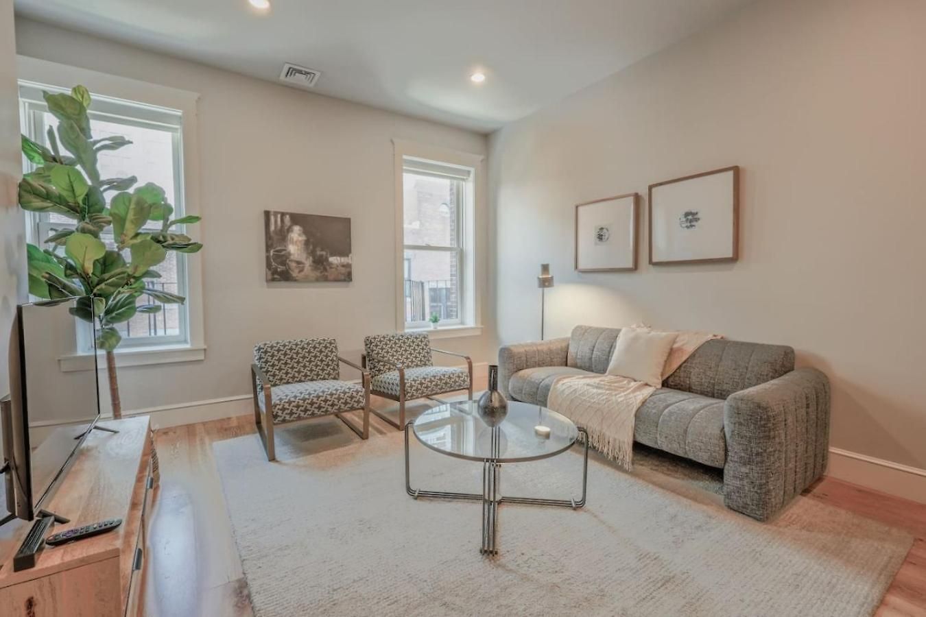 Stylish 1br Newbury St Boston