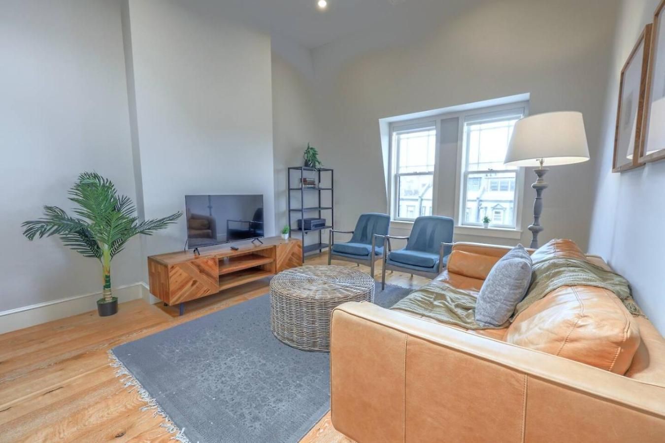 Unbeatable Location Newbury Street 1br Apartment