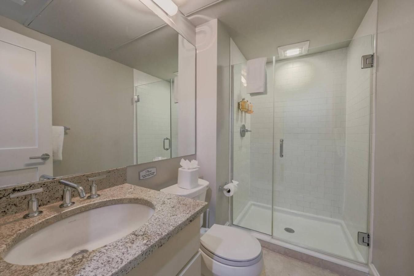 Prime Location Newbury Street 1br *
