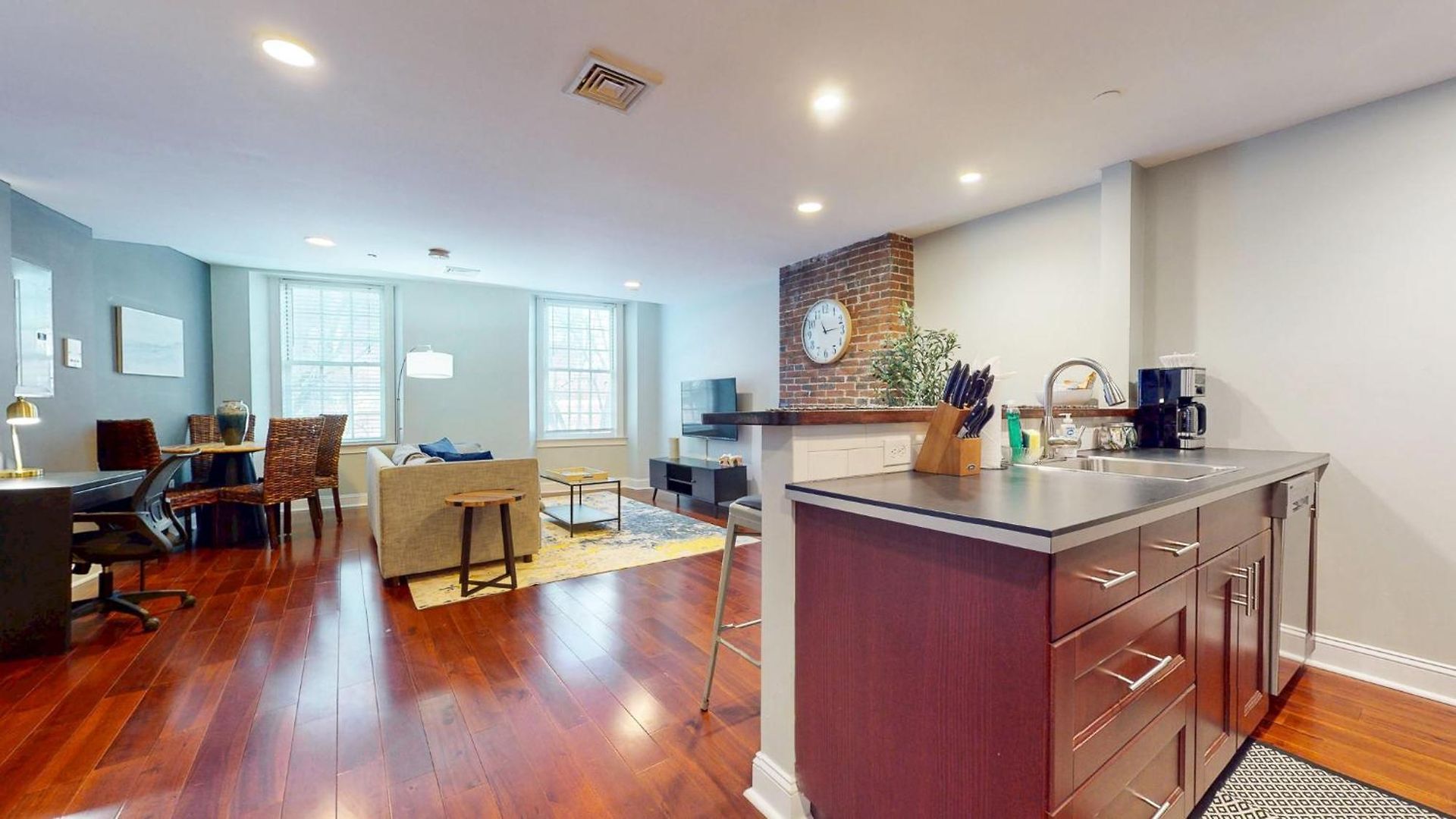 Spacious 1b In Faneuil Hallquincy Market *