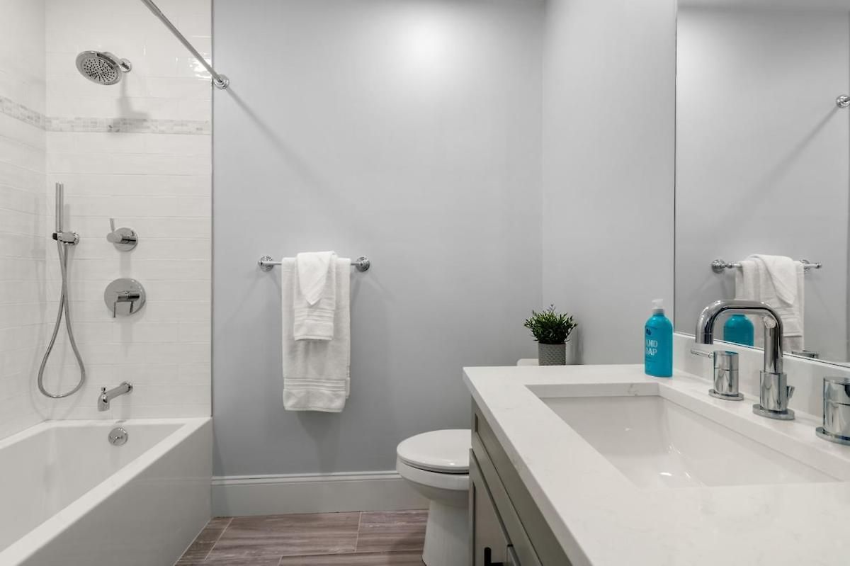 Apartment New 3 Bedroom, 2 Bath Unit, Meadow View! Boston