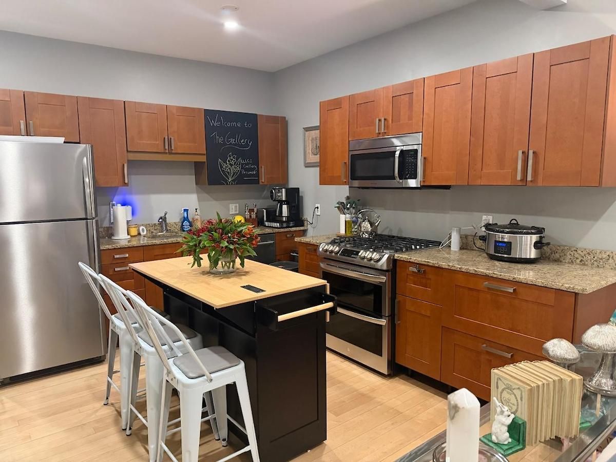 The Gallery - South End Designer Apartment