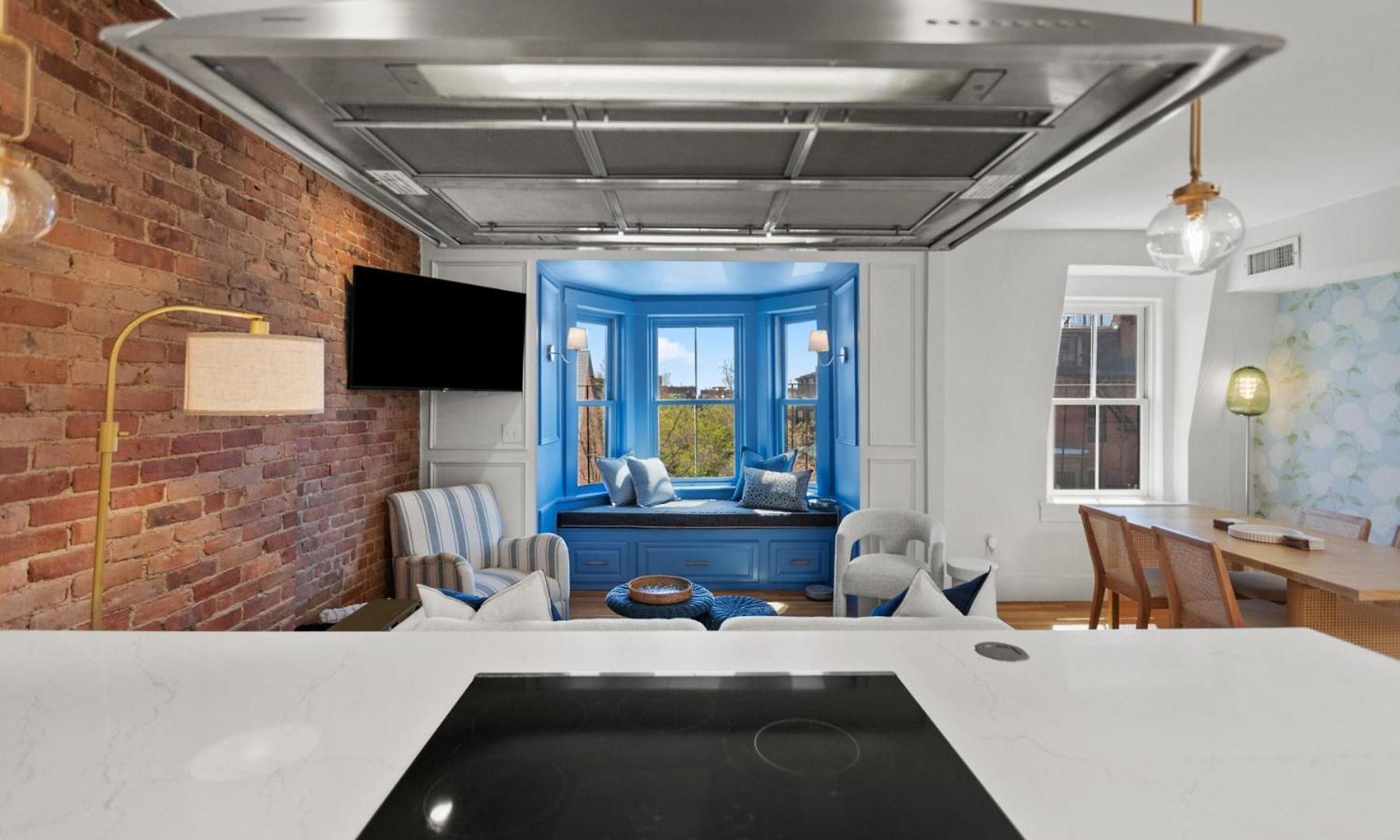 South End Furnished 2 Bedroom Walk To Copley, Prudential, Commons, Mgh, Public Gardens, Public Library *
