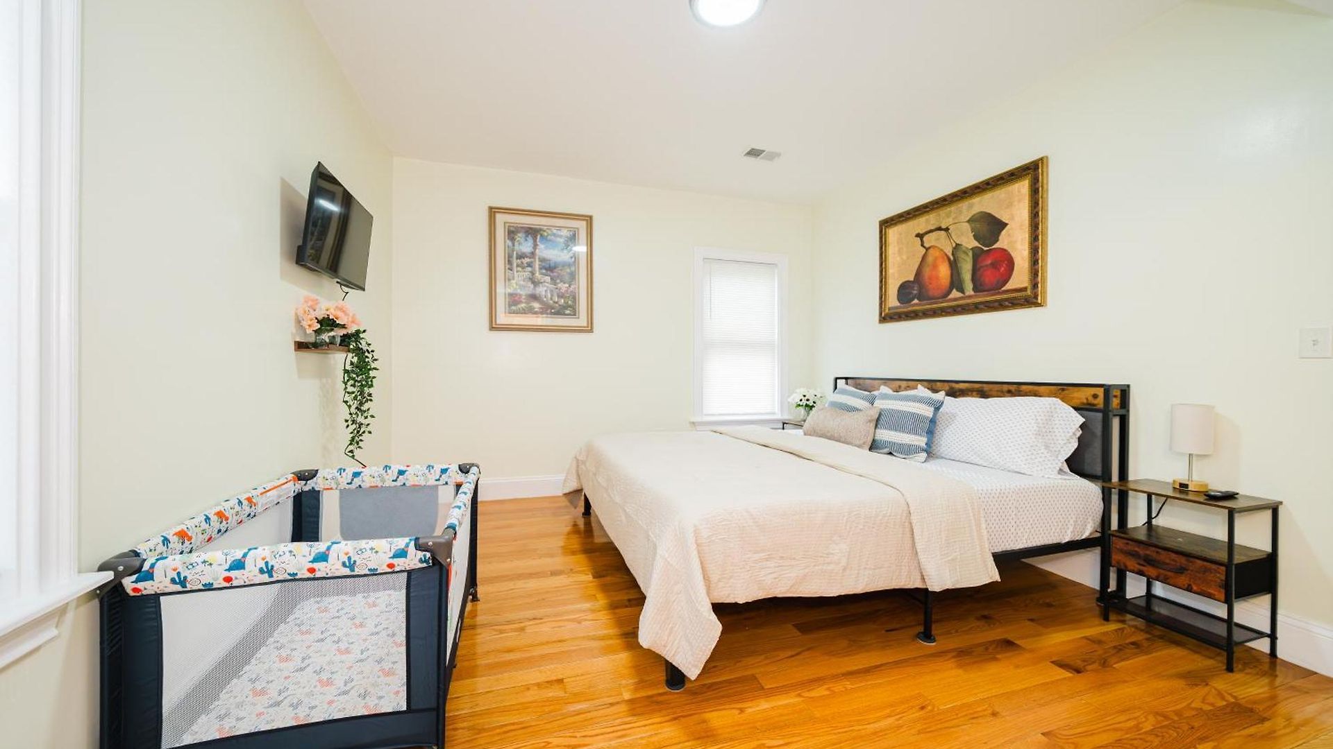 Inviting 4br - Kid Friendly - Near I-95 & Free Parking 90-2 *