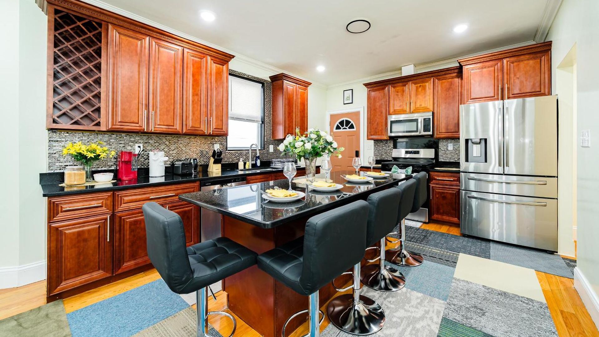 Inviting 4br - Kid Friendly - Near I-95 & Free Parking 90-2 Apartment Boston