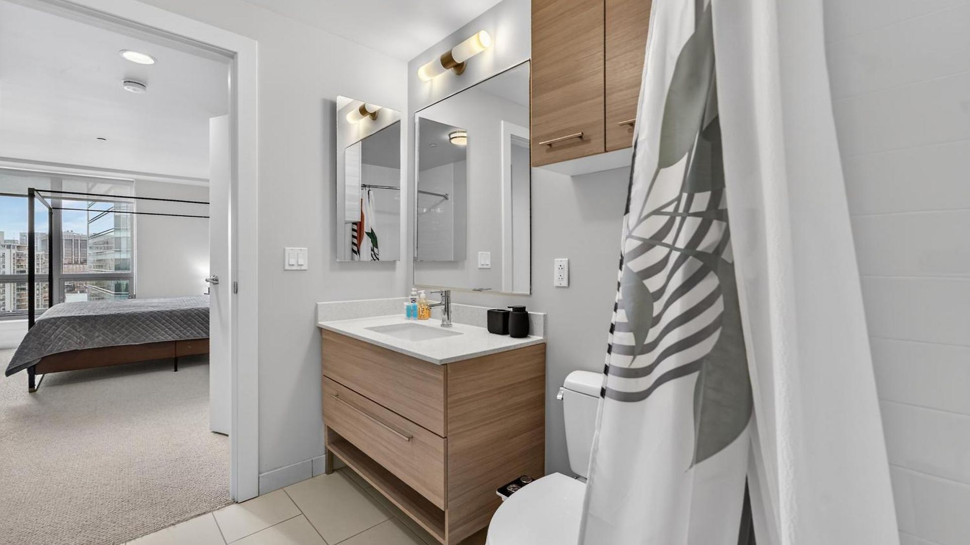 2 Bedroom Lux In Downtown Tower *