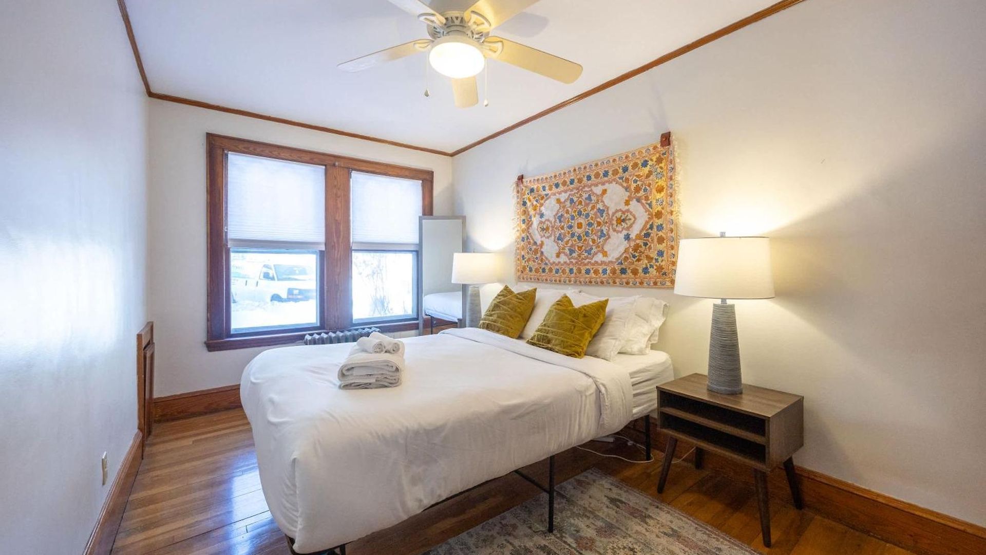 Walk To T, Jamaica Pond, Dining & Whole Foods Apartment