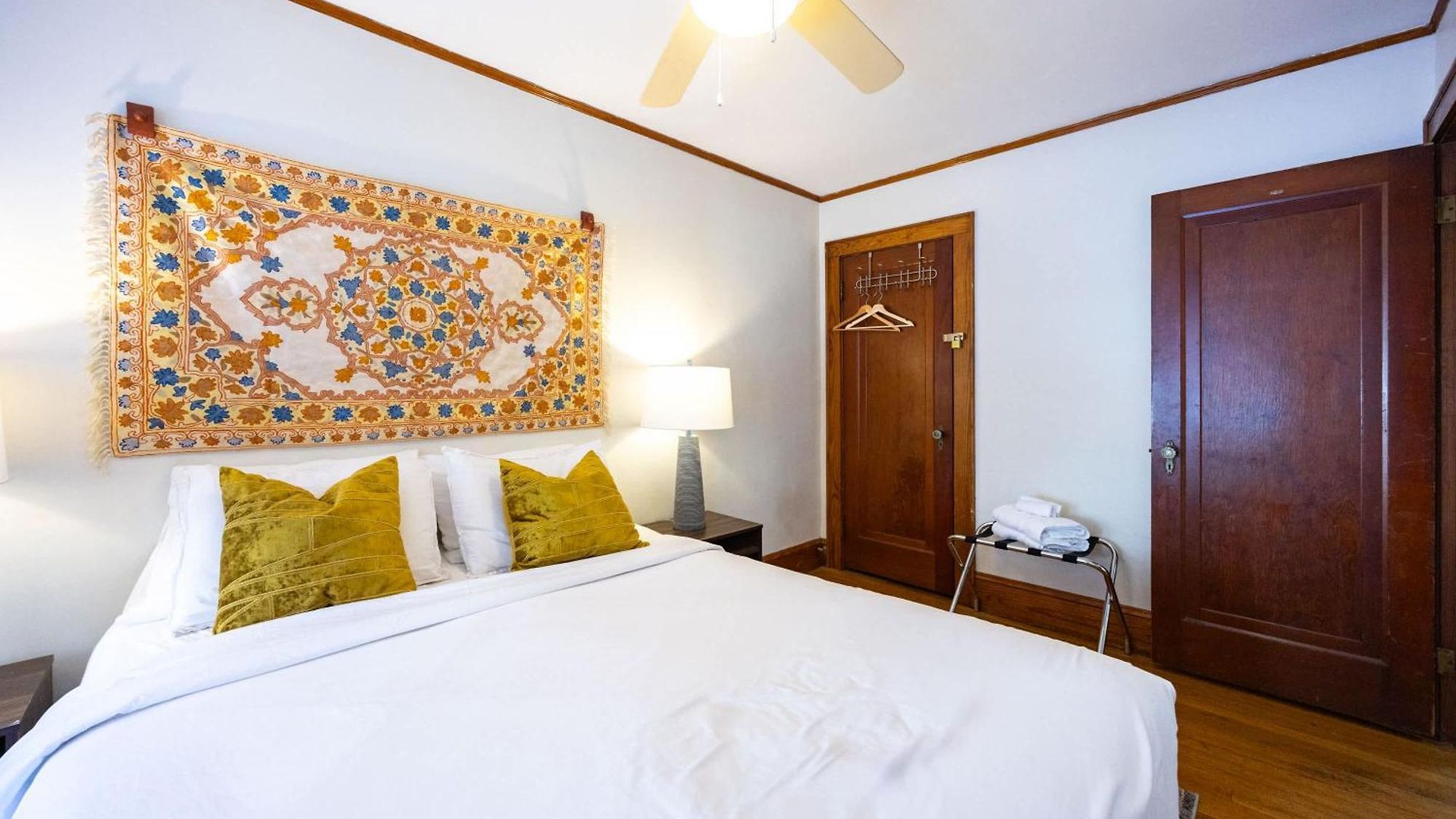 Apartment Walk To T, Jamaica Pond, Dining & Whole Foods