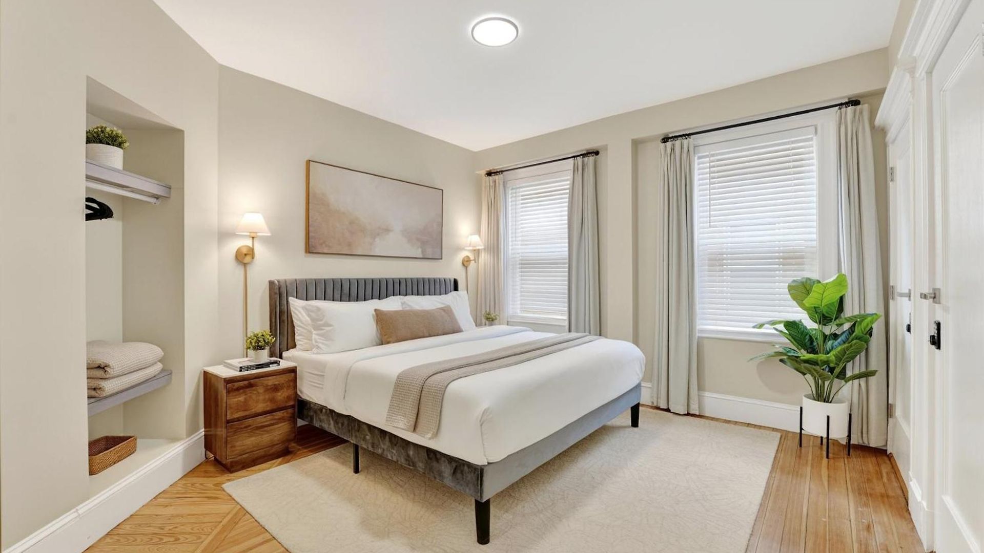 Spacious 5 Bedroom Near Train & Parking Boston