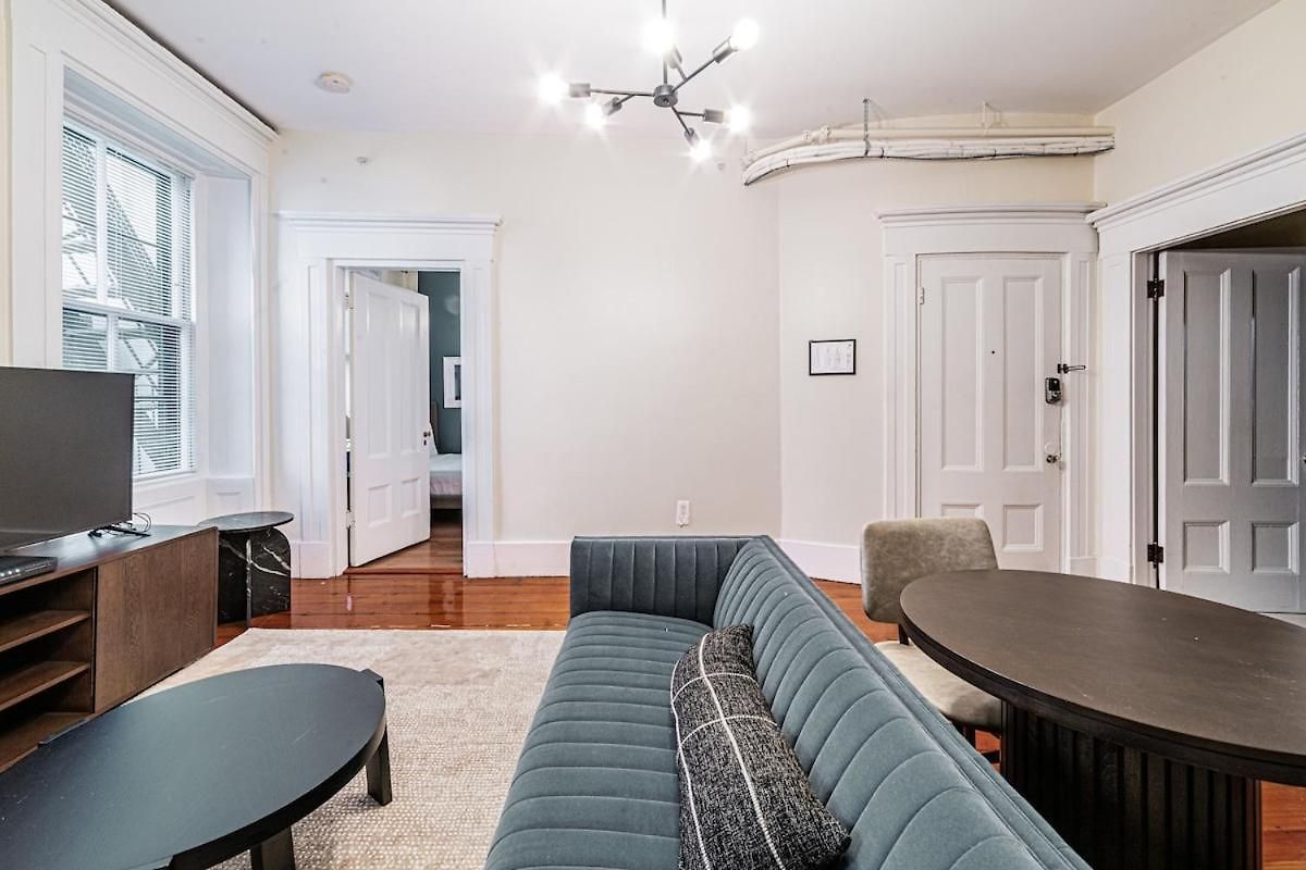 The Beacon Hill Apartment