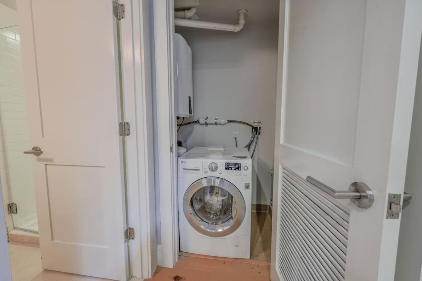 Classic Back Bay 1br On Newbury Street Apartment