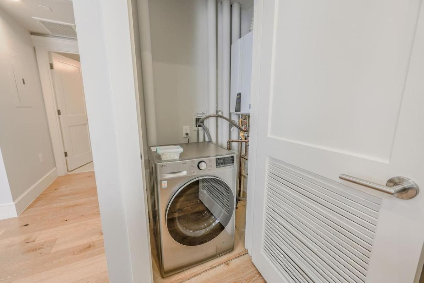 Apartment Airy And Bright 1br Newbury St *