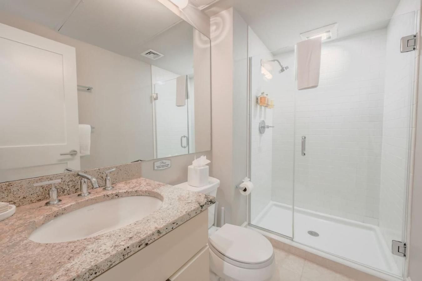 Light-filled Back Bay 1 Bedroom Apartment Boston