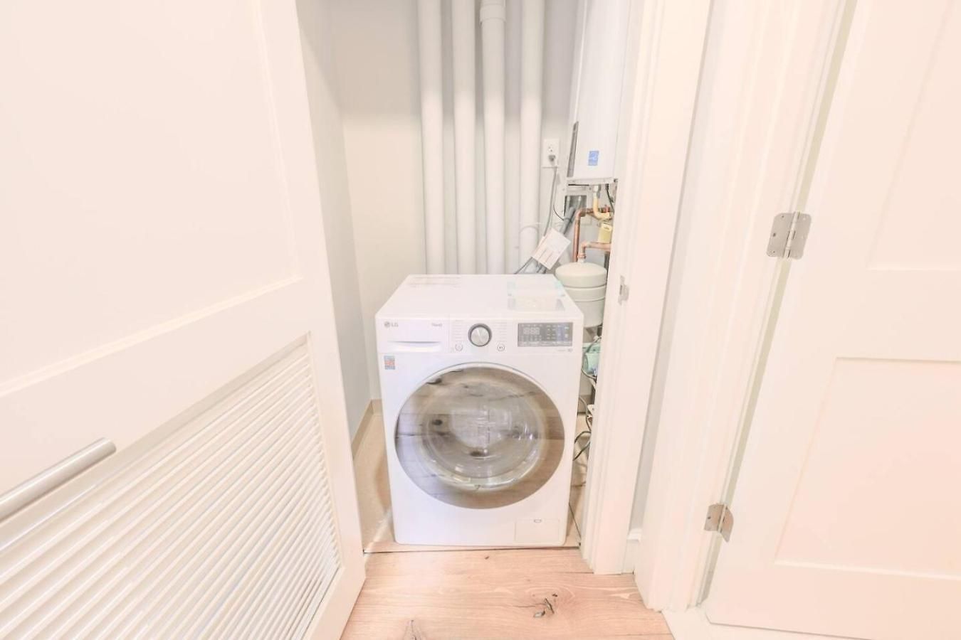 Unbeatable Location Newbury Street 1br Boston