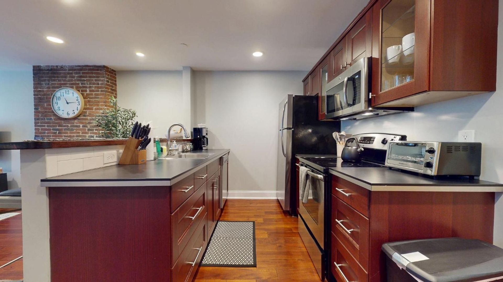 Spacious 1b In Faneuil Hallquincy Market * Boston