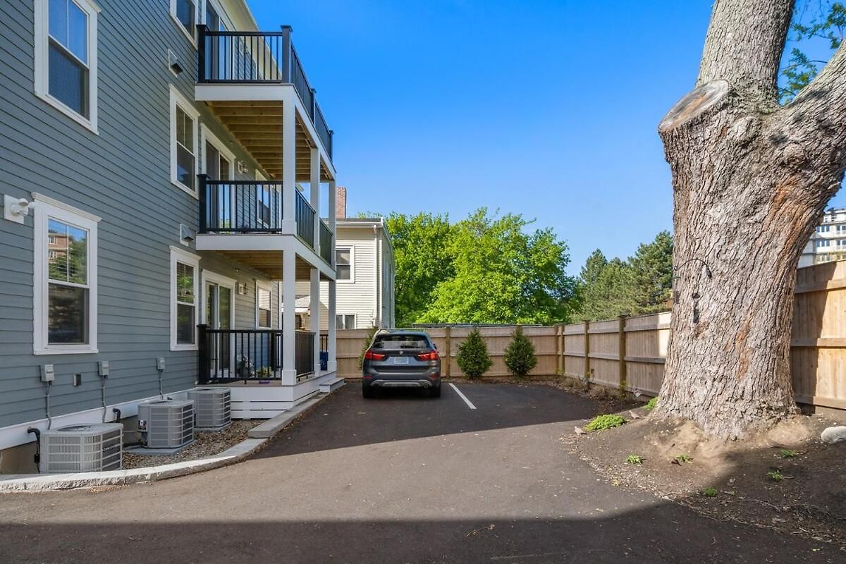 New 3 Bedroom, 2 Bath Unit, Meadow View! Apartment Boston