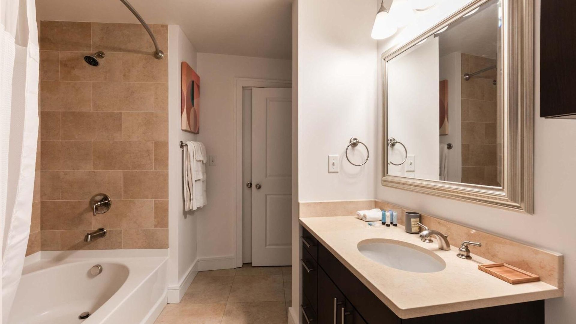 Apartment Waterfront Luxury Living & Walk To Dining *