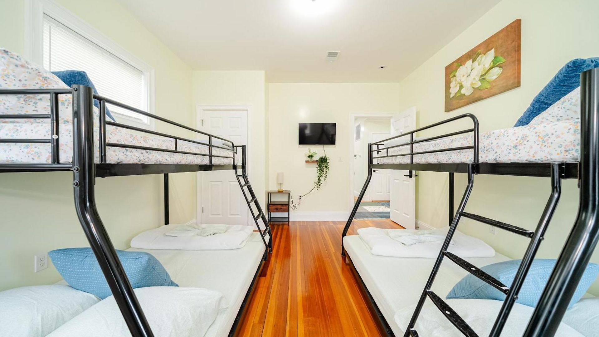 Apartment Inviting 4br - Kid Friendly - Near I-95 & Free Parking 90-2