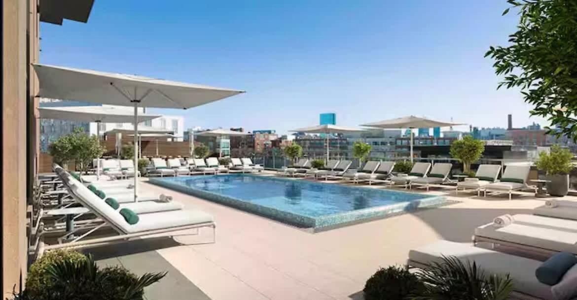 2br Pool Views Near Public Garden Apartment