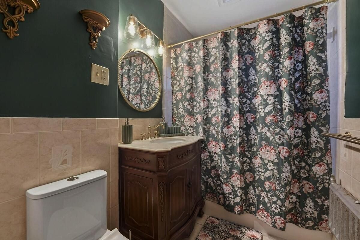 Apartment Charming 3br Garage Ev, Pool Table