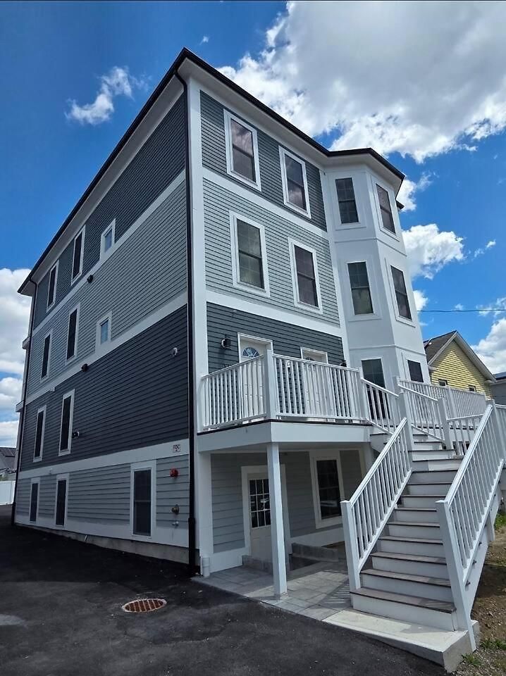 A New 3 Bedroom 4 Beds 2 Bath, 2 Apartment *