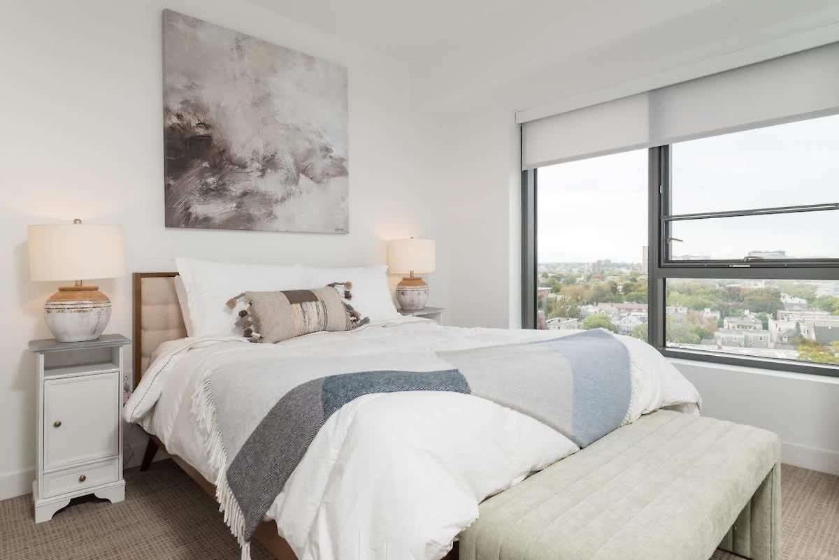 Cozy 2br Near Harvard With Gym Golf & Work Space Boston