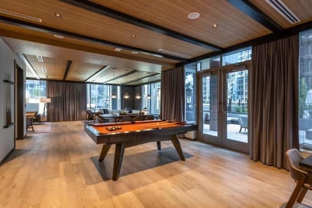 Bright Seaport Walk To Waterfront Dining Apartment Boston