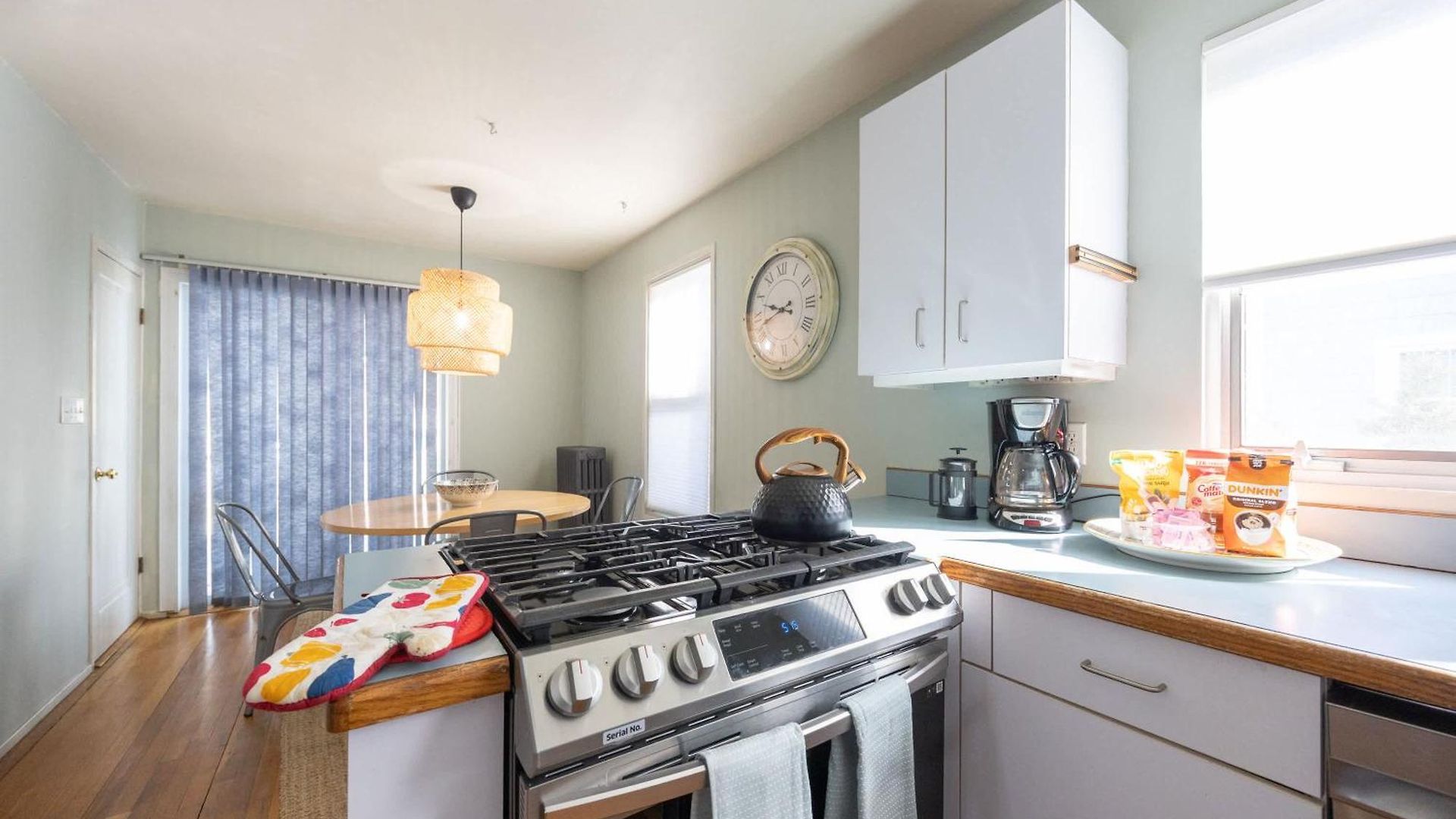 Apartment Walk To T, Jamaica Pond, Dining & Whole Foods Boston