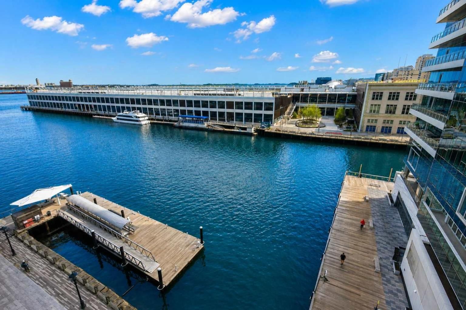 Chic Waterfront In