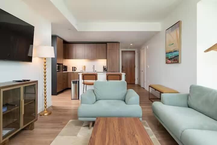 2br Pool Views Near Public Garden Apartment