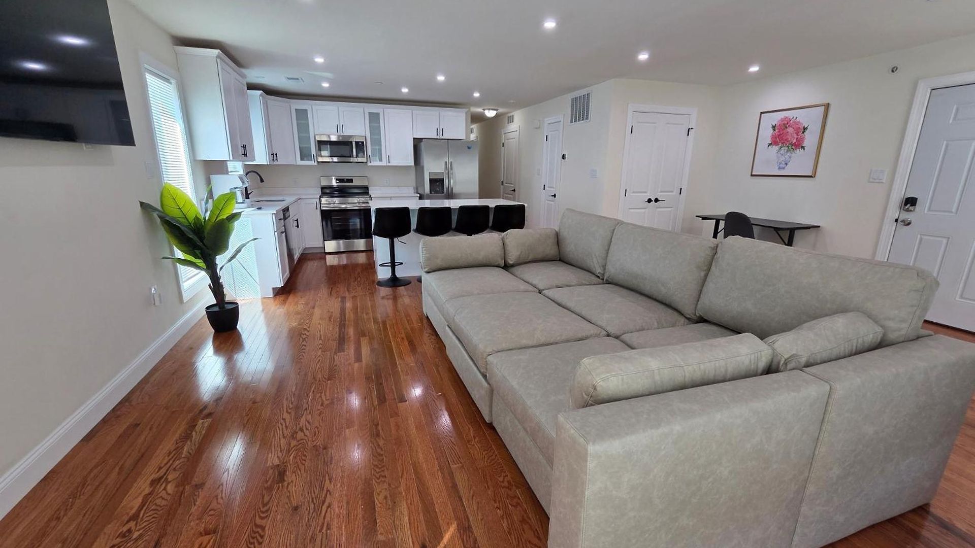 Apartment A New 3 Bedroom 4 Beds 2 Bath, 3 *