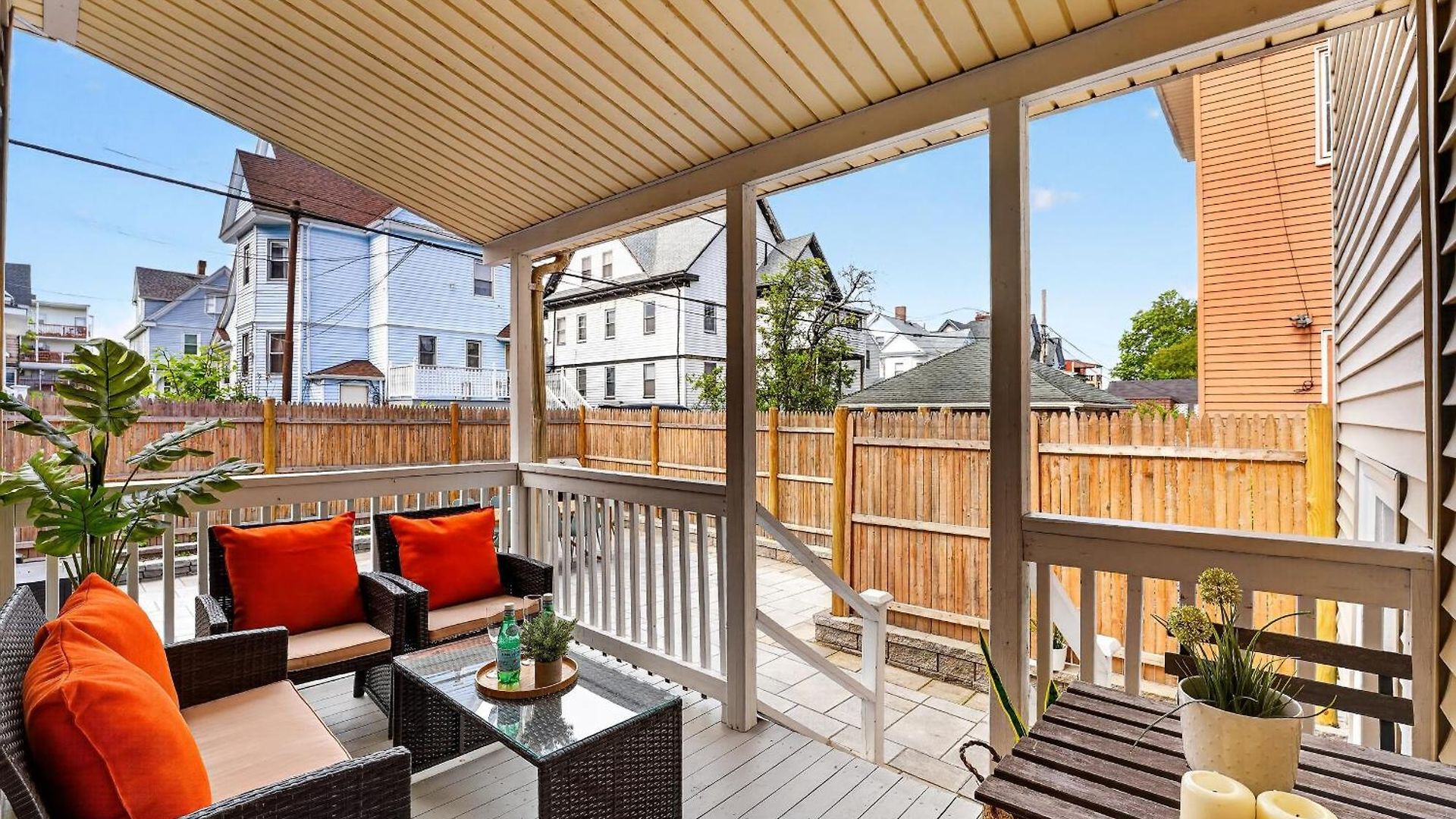Apartment Spacious 5 Bedroom Near Train & Parking *