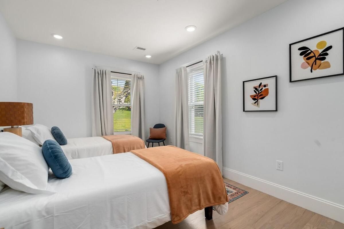 New 3 Bedroom, 2 Bath Unit, Meadow View!