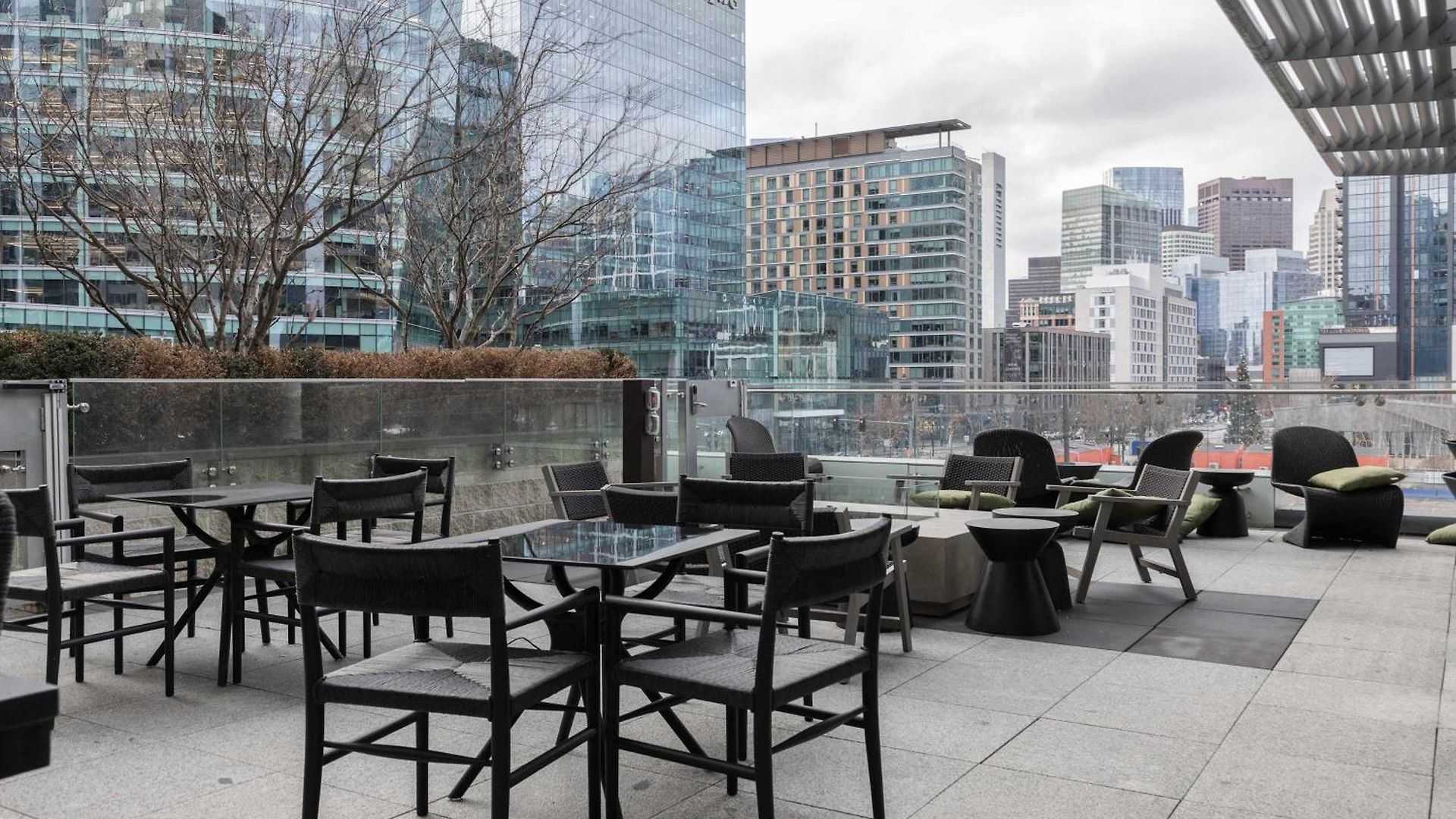 Waterfront Luxury Living & Walk To Dining Apartment