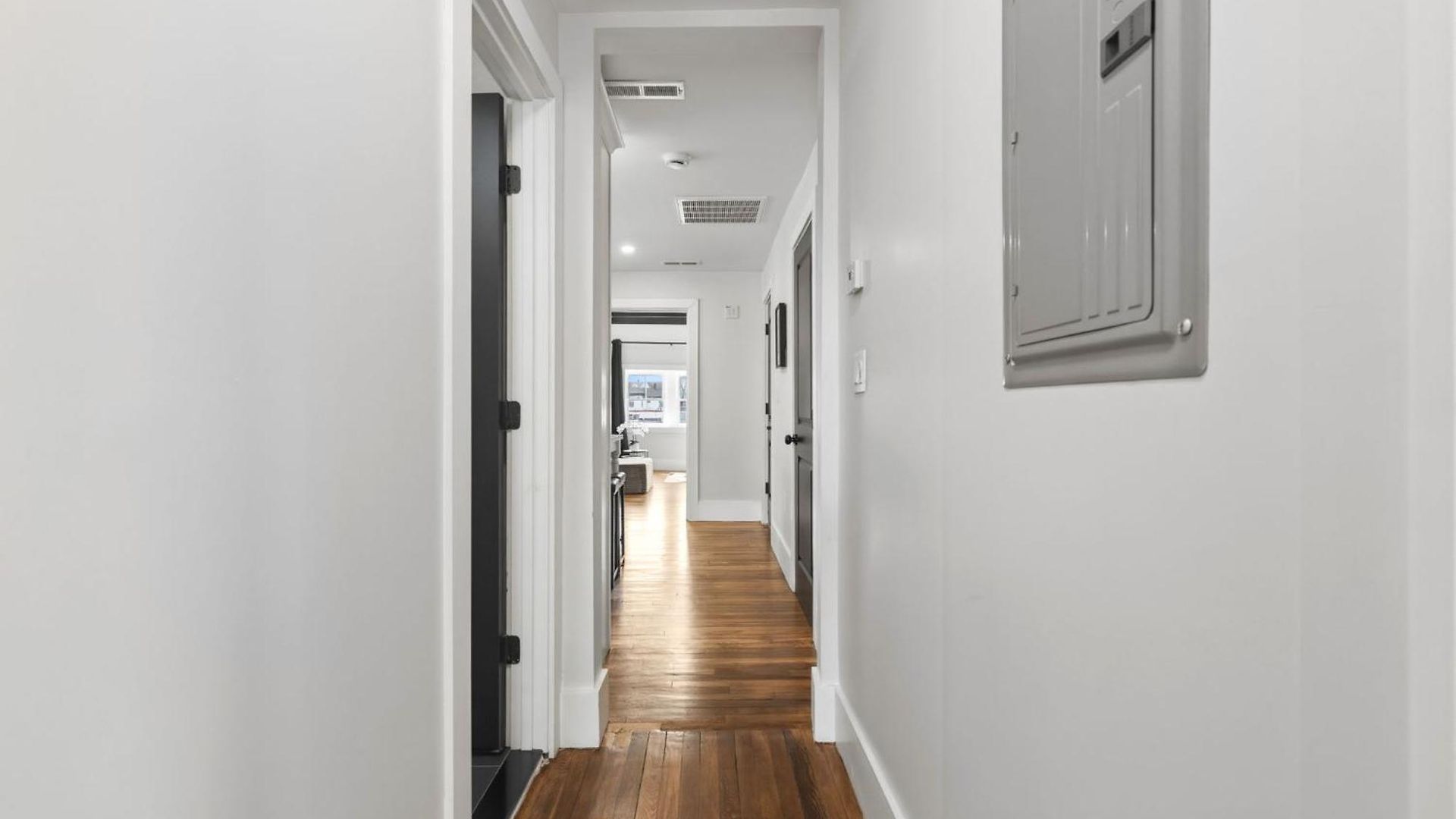 Bright And Spacious 3br Apt, Gated 2 Car Parking * Boston