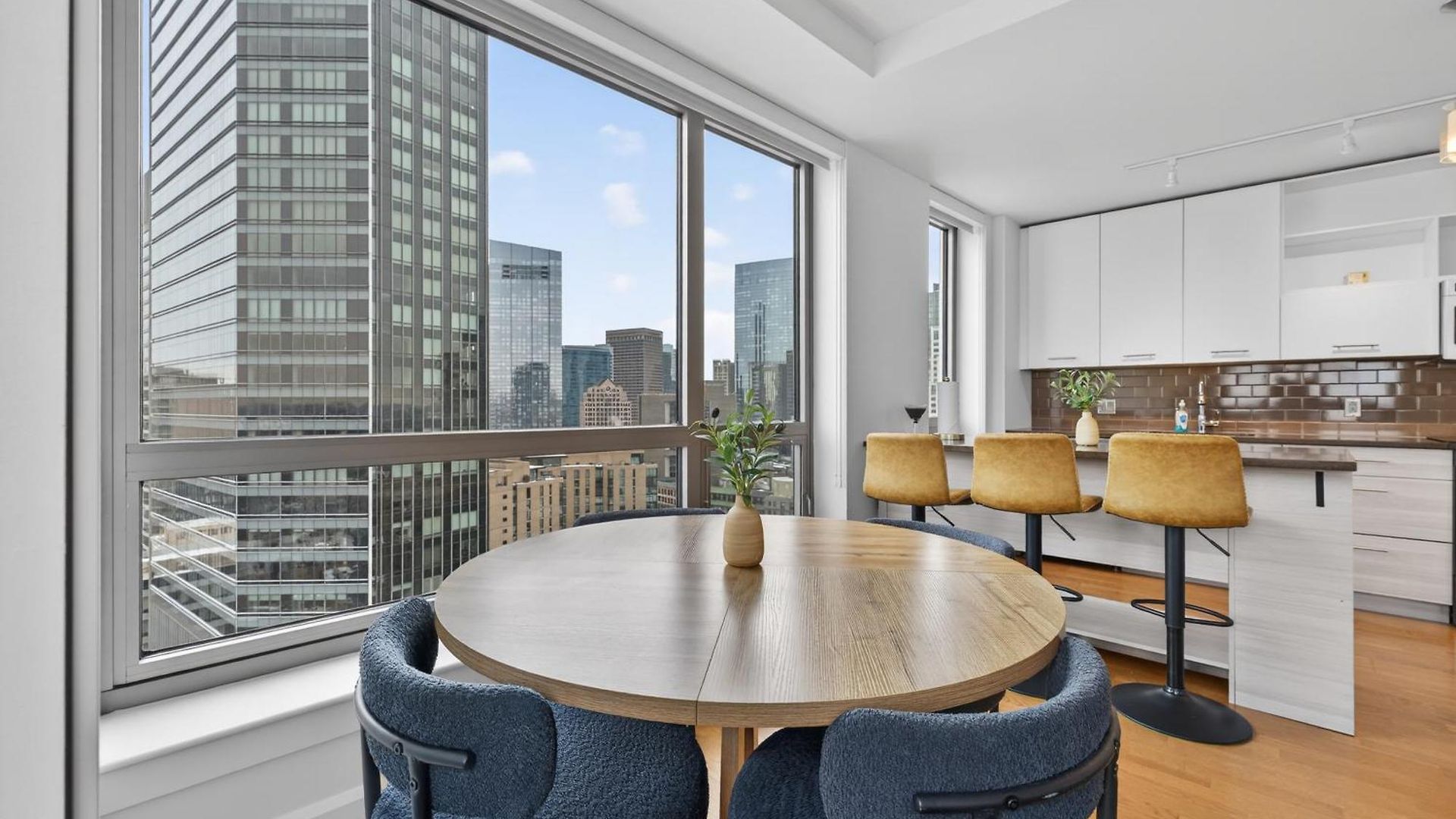 Apartment 2 Bedroom Lux In Downtown Tower