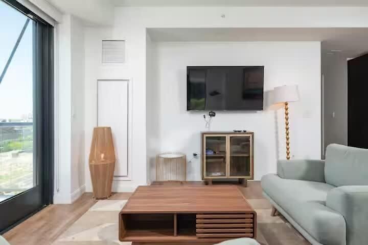 2br Pool Views Near Public Garden Boston
