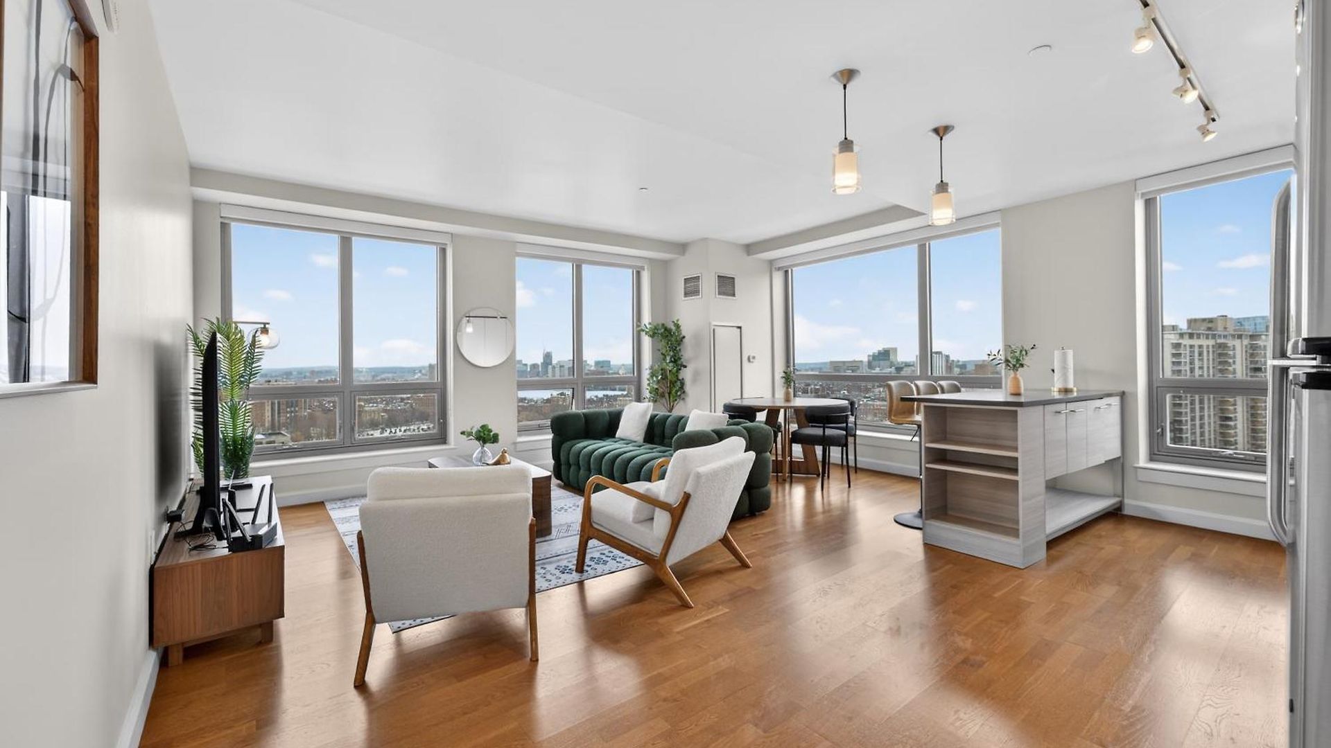 Apartment 2 Bedroom Lux In Downtown Tower *