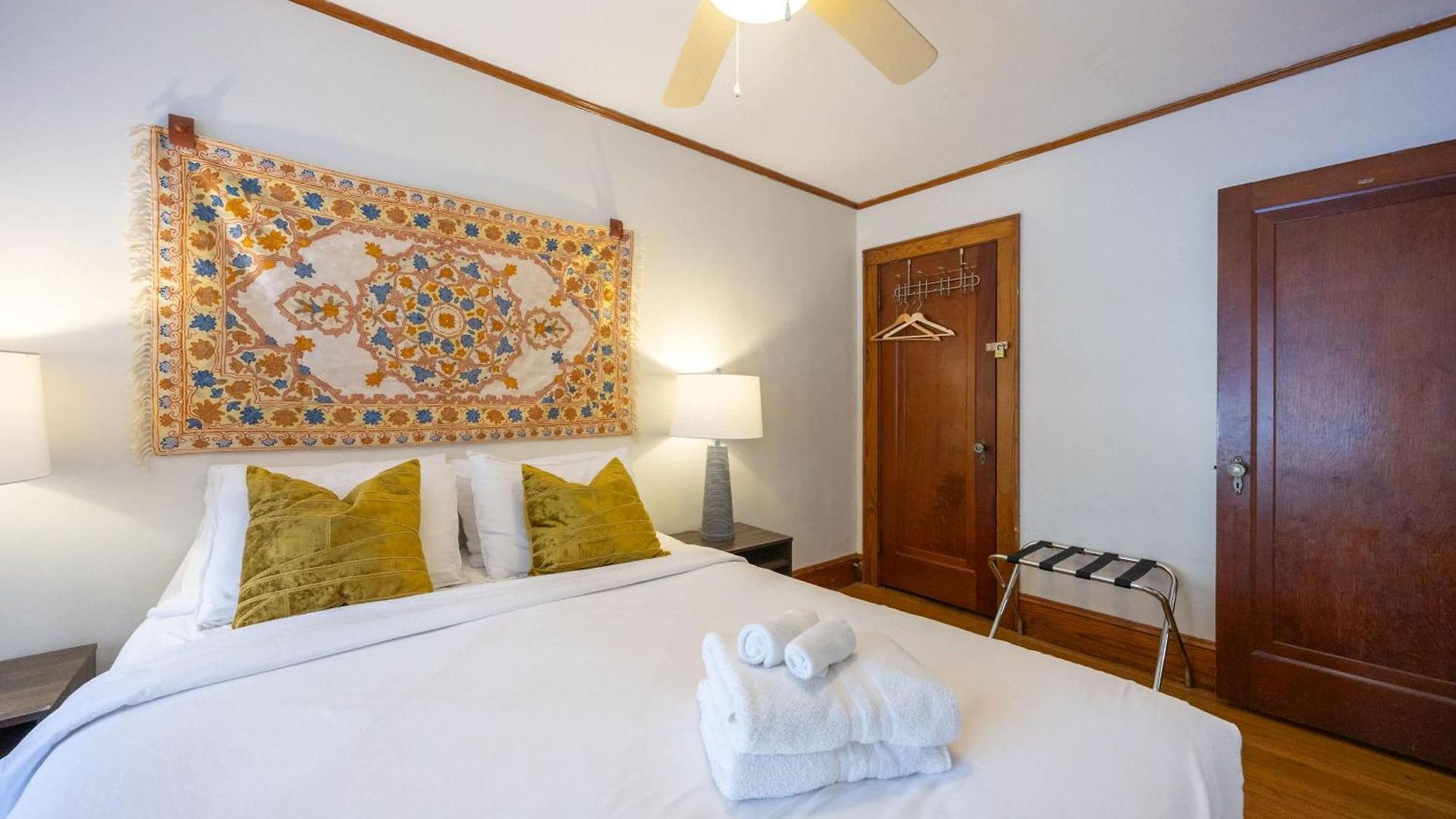 Walk To T, Jamaica Pond, Dining & Whole Foods Apartment Boston