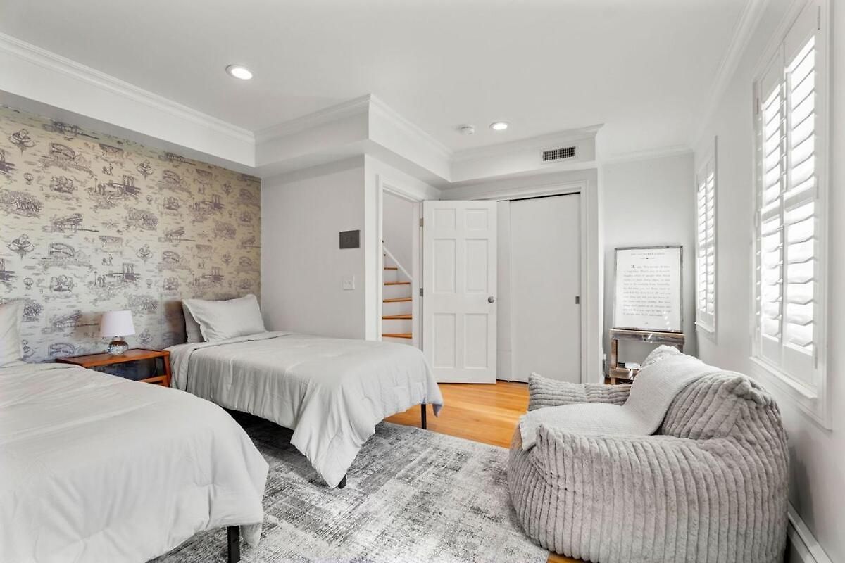 South End Historic Rowhouse - World Cup Apartment