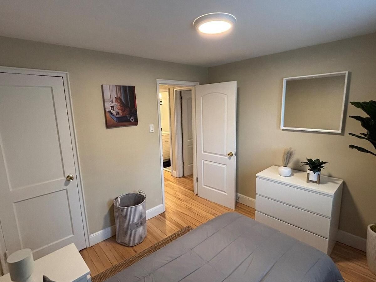 Modern 3 Bedroom With Parking In Apartment *