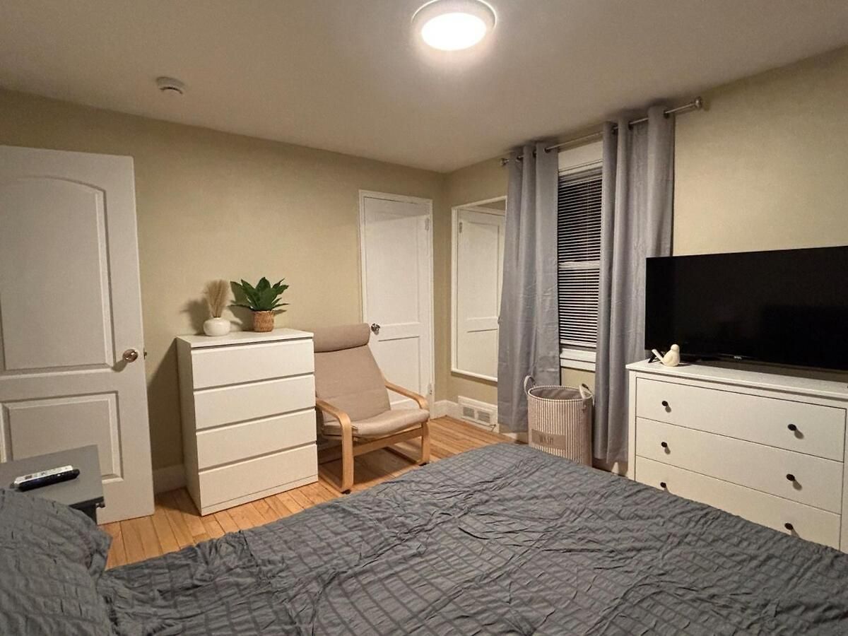 Modern 3 Bedroom With Parking In Apartment Boston