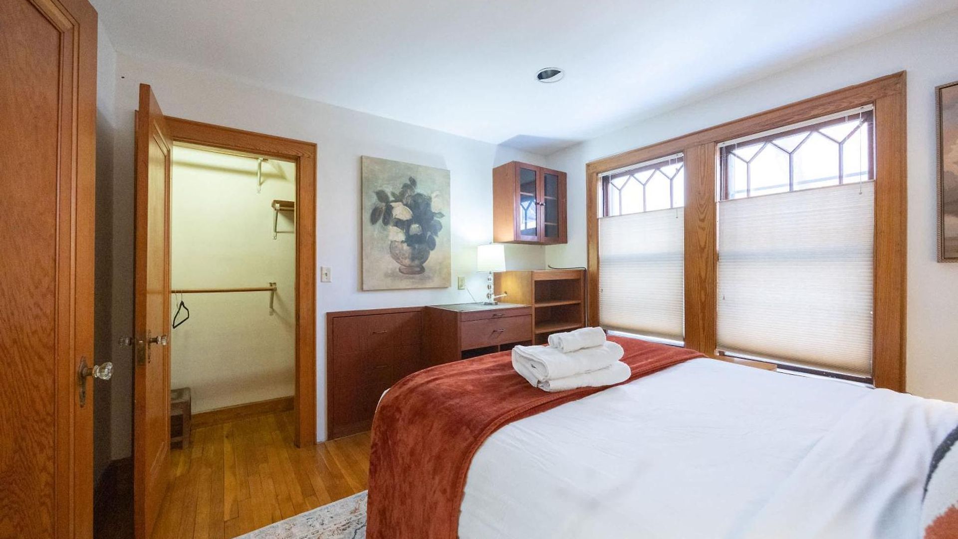 Apartment Walk To T, Jamaica Pond, Dining & Whole Foods *
