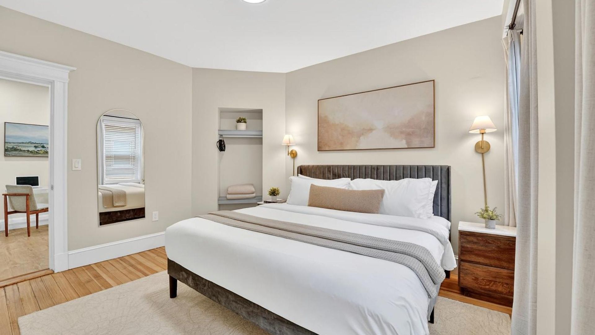 Spacious 5 Bedroom Near Train & Parking Apartment Boston