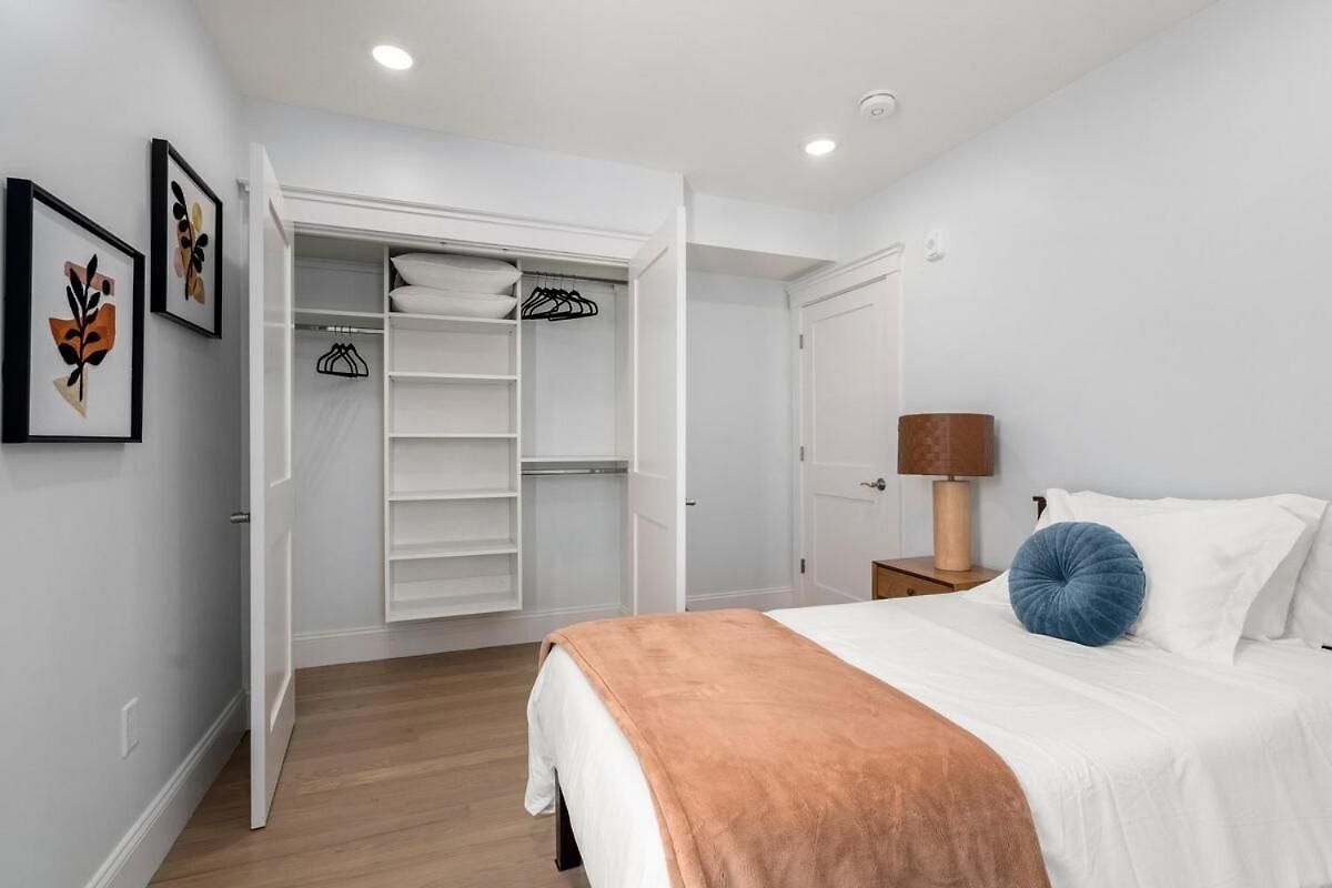 New 3 Bedroom, 2 Bath Unit, Meadow View! Apartment Boston