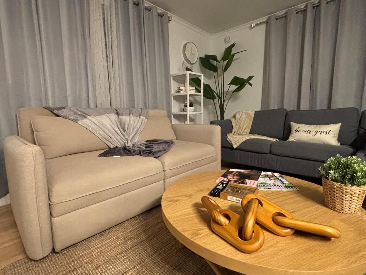 Modern 3 Bedroom With Parking In *
