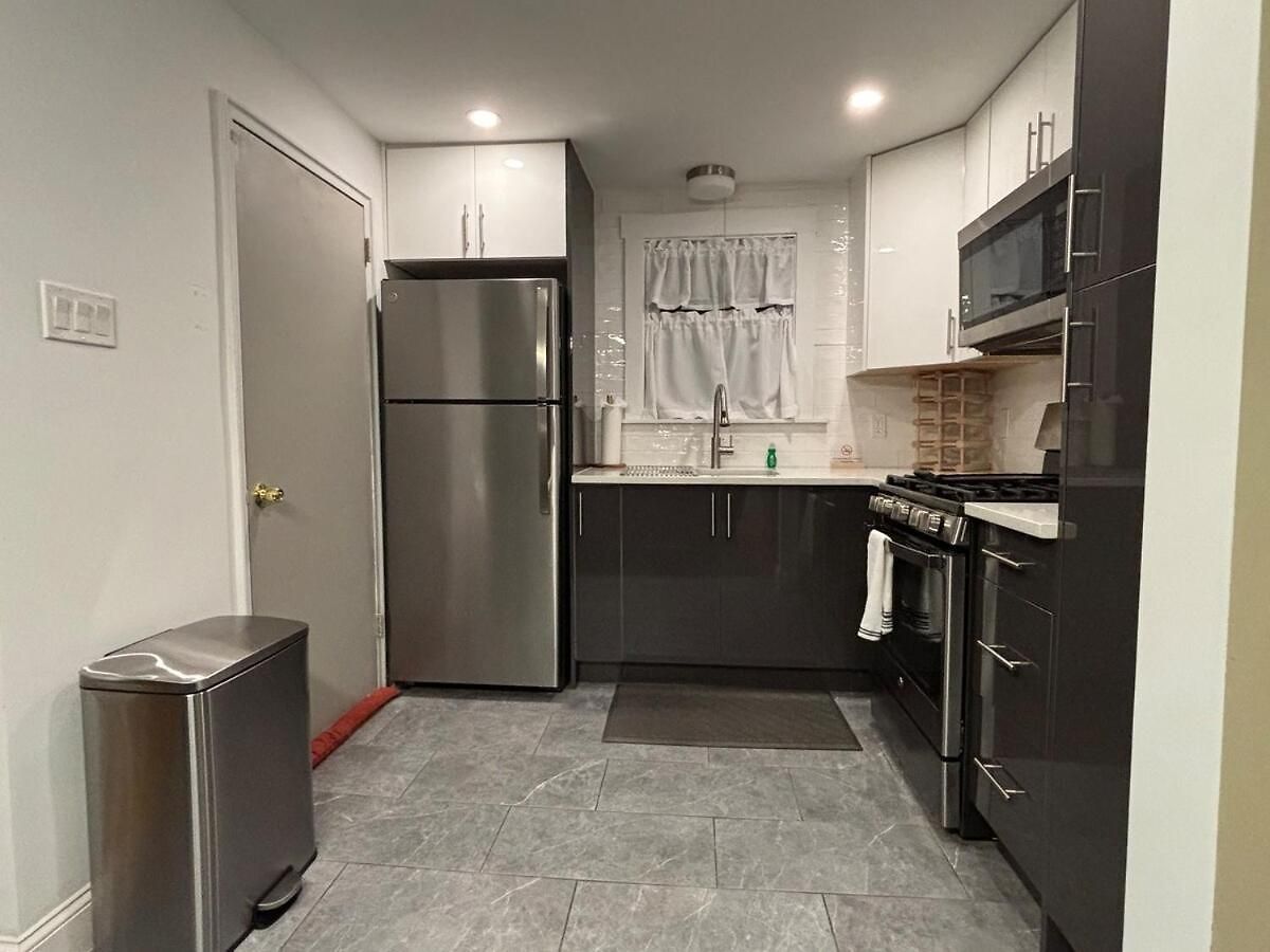 Modern 3 Bedroom With Parking In *